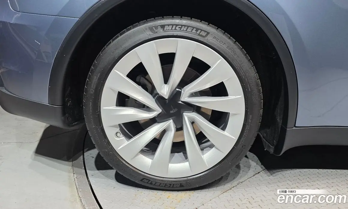 Tesla Model Y 2025 0.2 автомат (гидро), фото 5