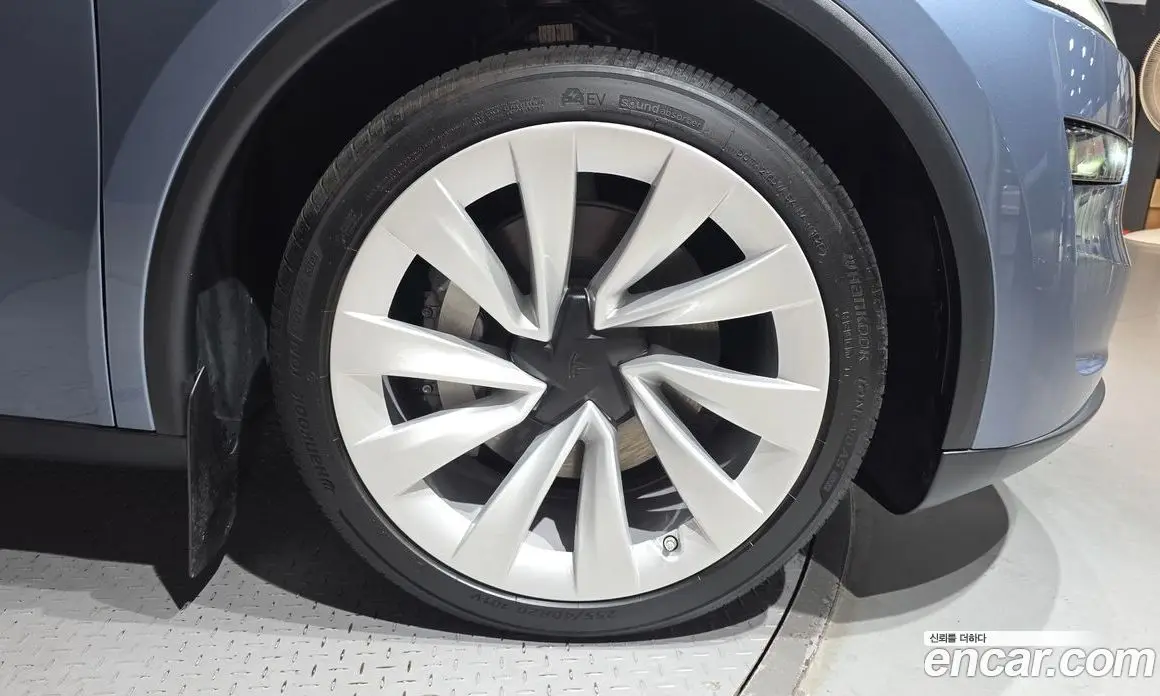 Tesla Model Y 2025 0.2 автомат (гидро), фото 7