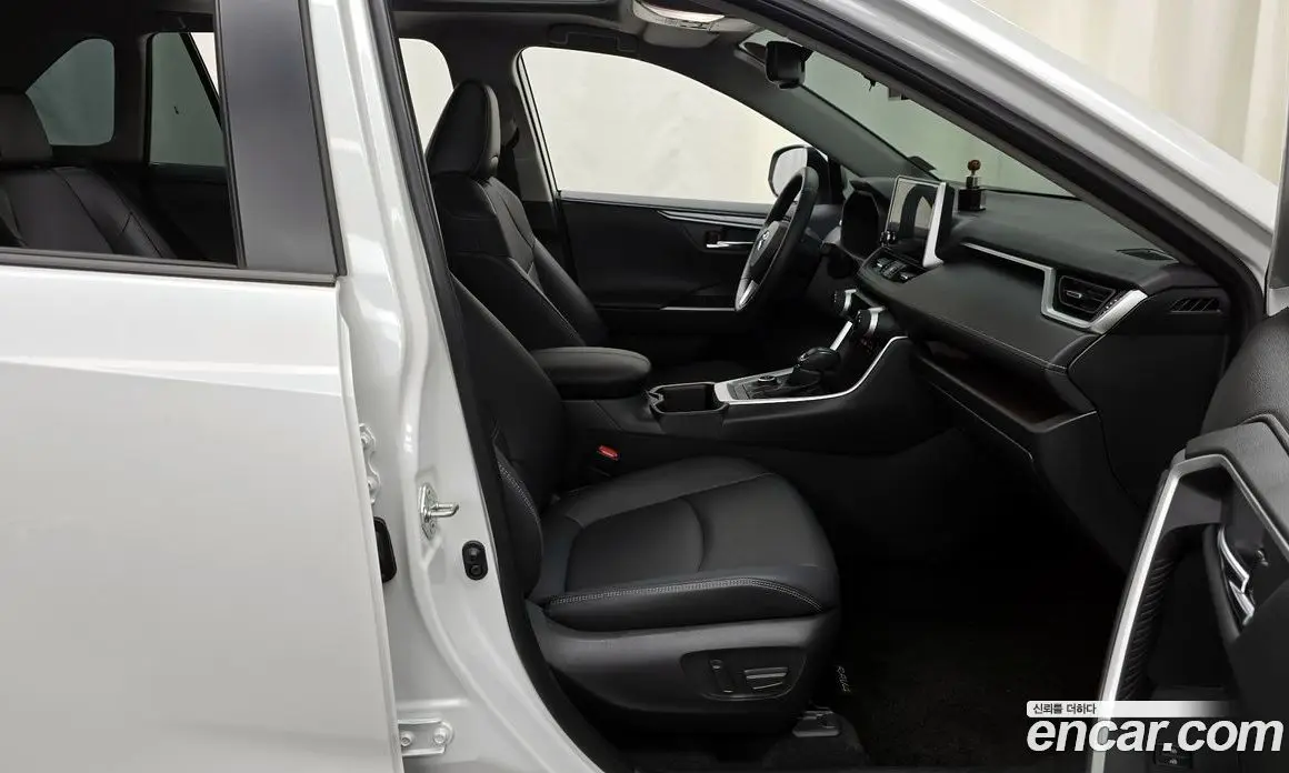 Toyota RAV4 2024 2.5 автомат (гидро), фото 11 Toyota RAV4 2024 2.5 автомат (гидро), фото 11