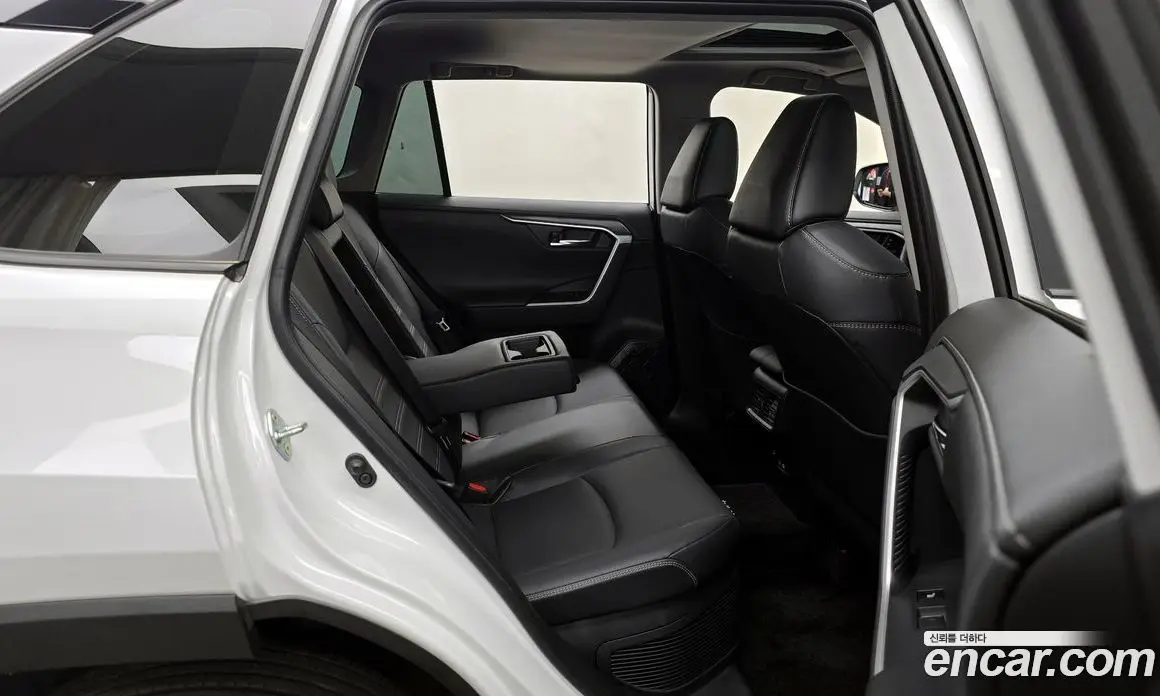 Toyota RAV4 2024 2.5 автомат (гидро), фото 12 Toyota RAV4 2024 2.5 автомат (гидро), фото 12