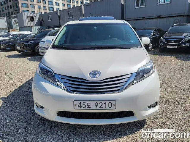 Toyota Sienna 2017 3.5 автомат (гидро), миниатюра 1