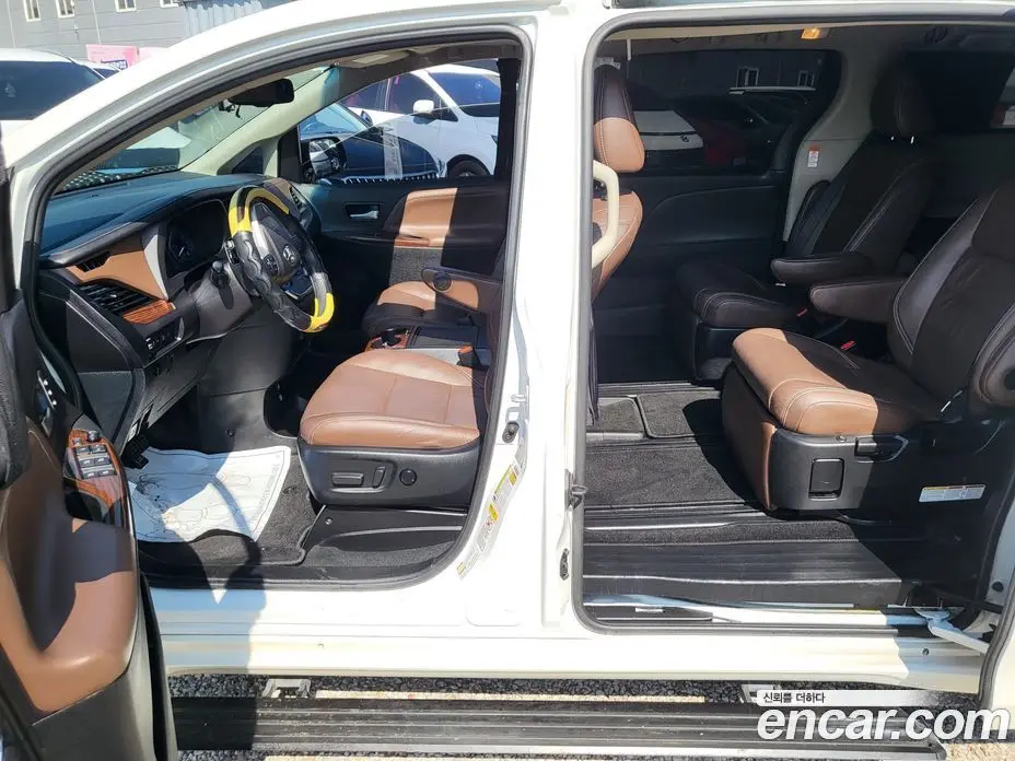 Toyota Sienna 2017 3.5 автомат (гидро), фото 11