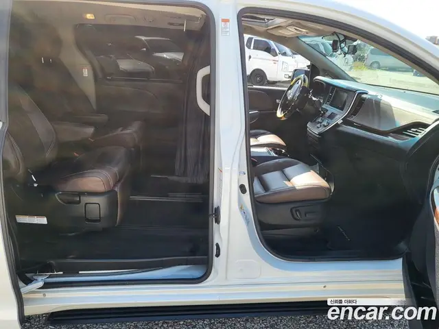 Toyota Sienna 2017 3.5 автомат (гидро), миниатюра 12