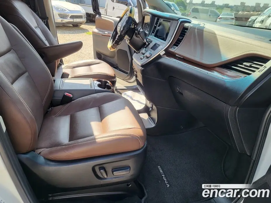 Toyota Sienna 2017 3.5 автомат (гидро), фото 16