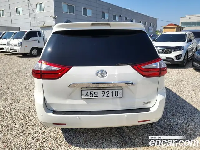 Toyota Sienna 2017 3.5 автомат (гидро), миниатюра 3