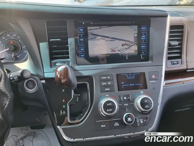 Toyota Sienna 2017 3.5 автомат (гидро), миниатюра 6