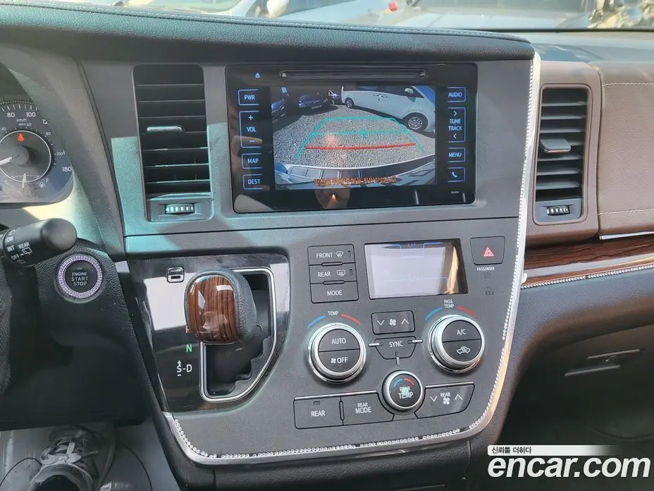 Toyota Sienna 2017 3.5 автомат (гидро), фото 8