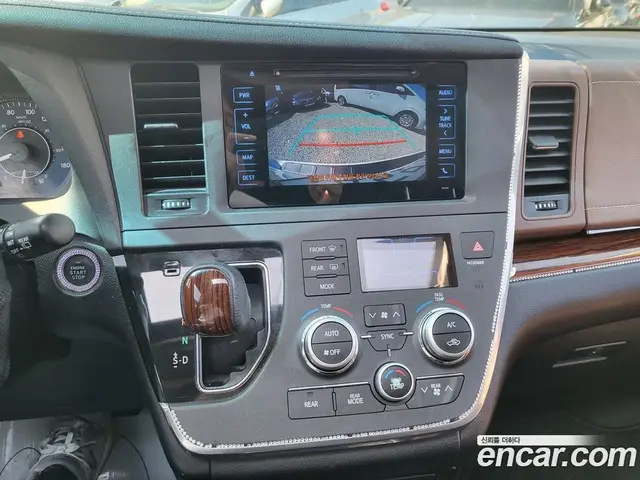 Toyota Sienna 2017 3.5 автомат (гидро), миниатюра 8