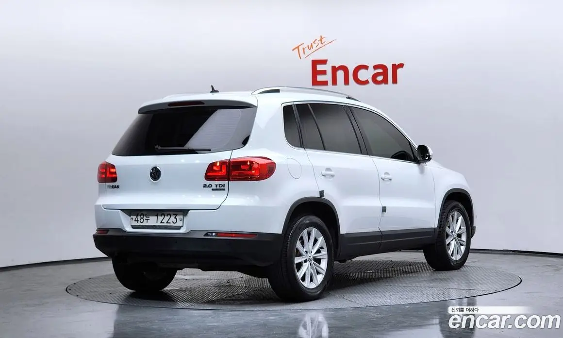 Volkswagen Tiguan 2015 2.0 автомат (гидро), фото 2 Volkswagen Tiguan 2015 2.0 автомат (гидро), фото 2