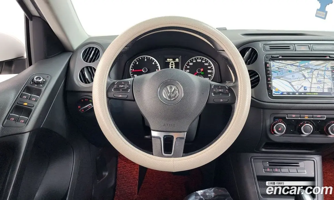 Volkswagen Tiguan 2015 2.0 автомат (гидро), фото 13 Volkswagen Tiguan 2015 2.0 автомат (гидро), фото 13