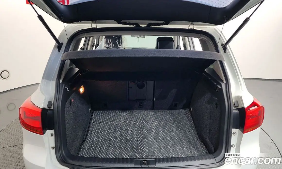 Volkswagen Tiguan 2015 2.0 автомат (гидро), фото 17 Volkswagen Tiguan 2015 2.0 автомат (гидро), фото 17