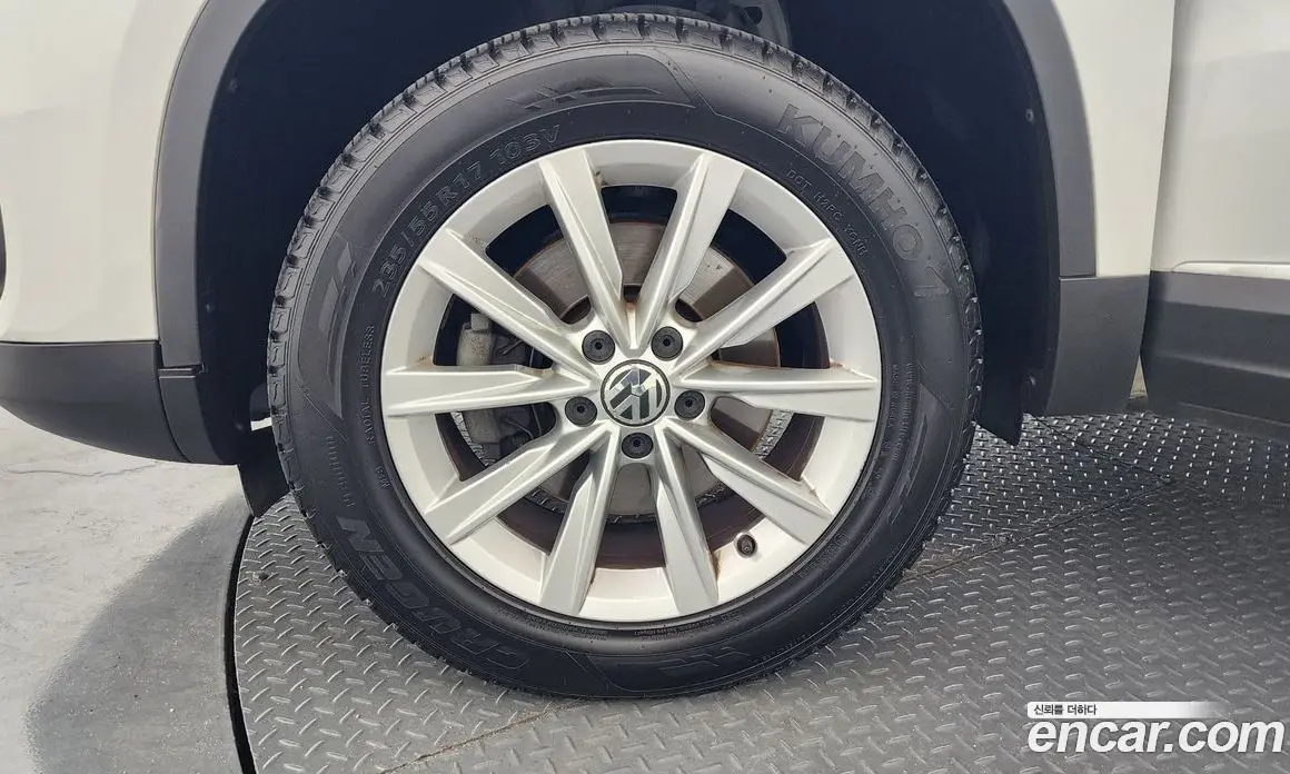 Volkswagen Tiguan 2015 2.0 автомат (гидро), фото 5 Volkswagen Tiguan 2015 2.0 автомат (гидро), фото 5
