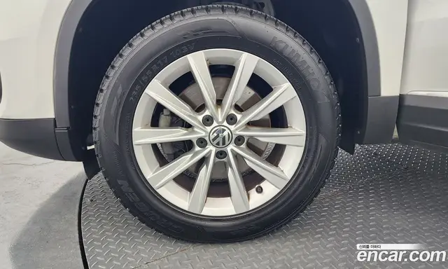 Volkswagen Tiguan 2015 2.0 автомат (гидро), миниатюра 5 Volkswagen Tiguan 2015 2.0 автомат (гидро), миниатюра 5