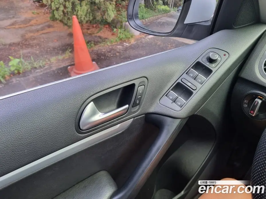 Volkswagen Tiguan 2016 2.0 автомат (гидро), фото 14 Volkswagen Tiguan 2016 2.0 автомат (гидро), фото 14