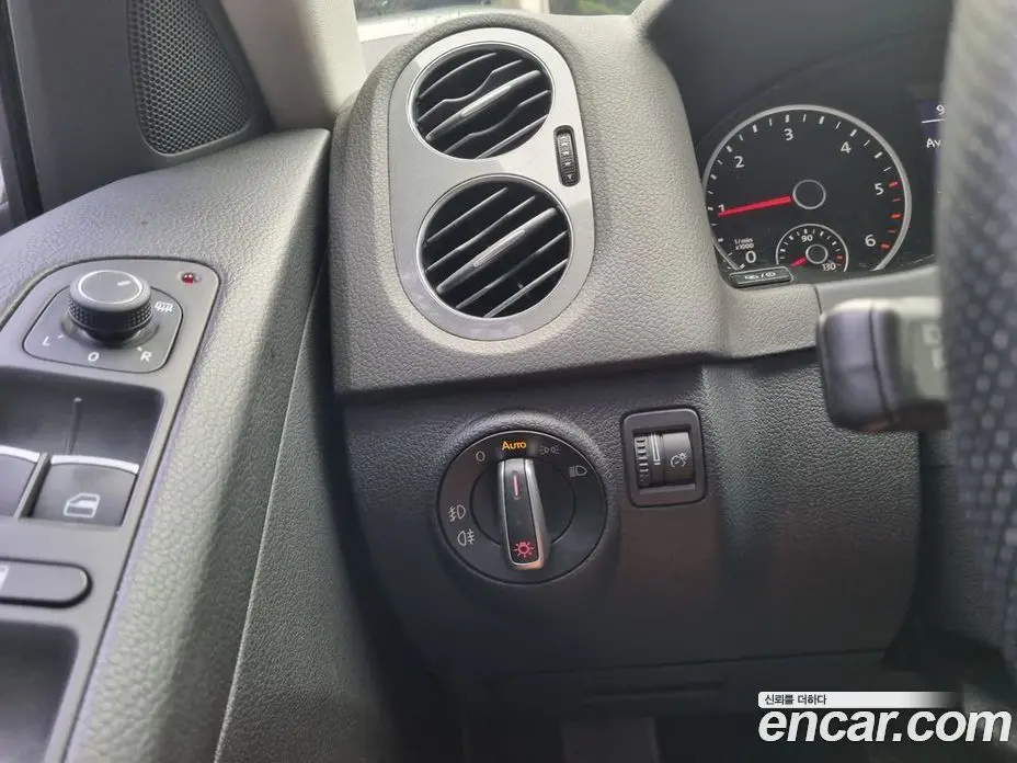 Volkswagen Tiguan 2016 2.0 автомат (гидро), фото 15 Volkswagen Tiguan 2016 2.0 автомат (гидро), фото 15
