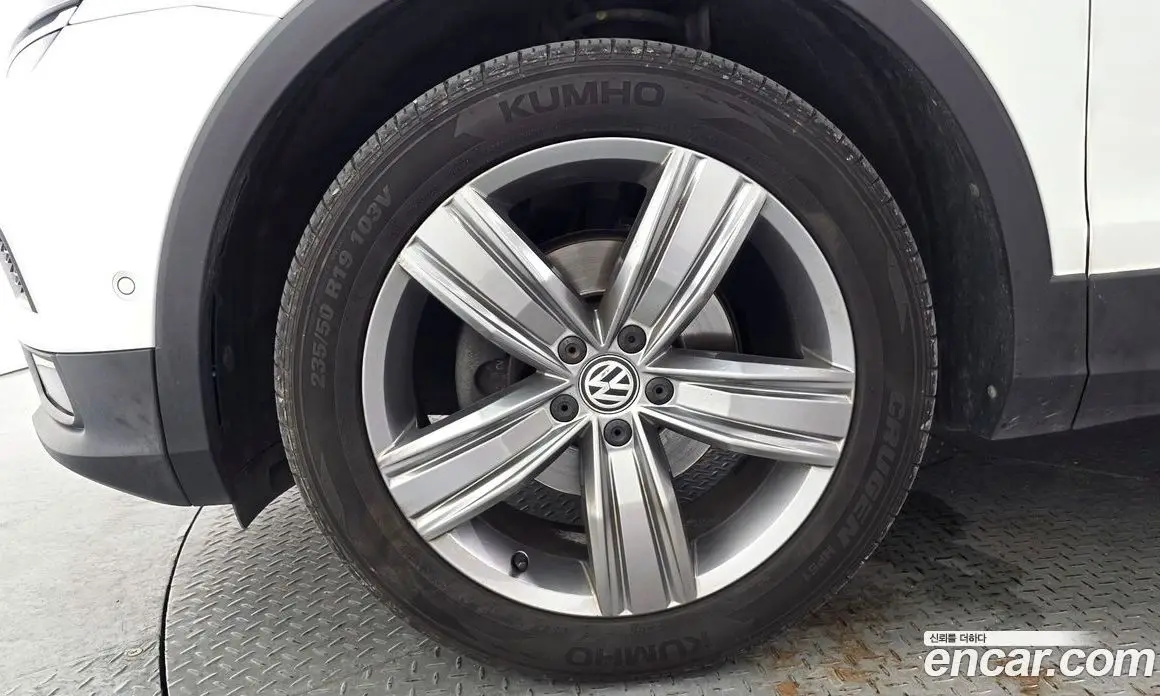 Volkswagen Tiguan 2018 2.0 автомат (гидро), фото 5 Volkswagen Tiguan 2018 2.0 автомат (гидро), фото 5