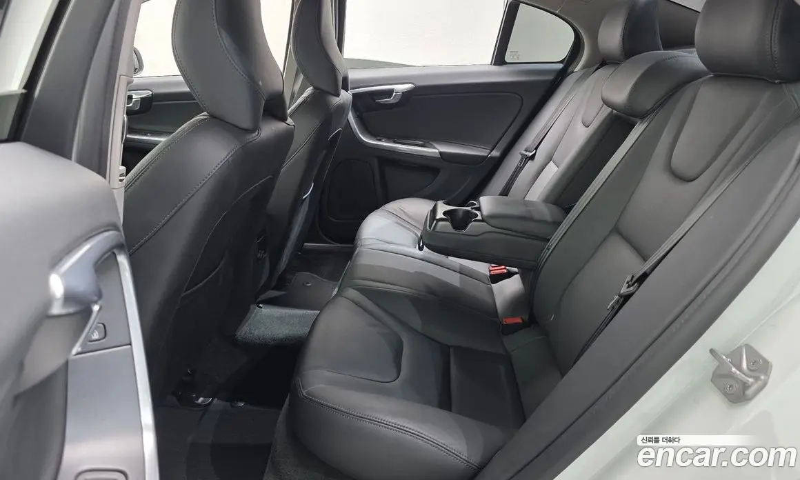 Volvo S60 2015 2.0 автомат (гидро), фото 12 Volvo S60 2015 2.0 автомат (гидро), фото 12