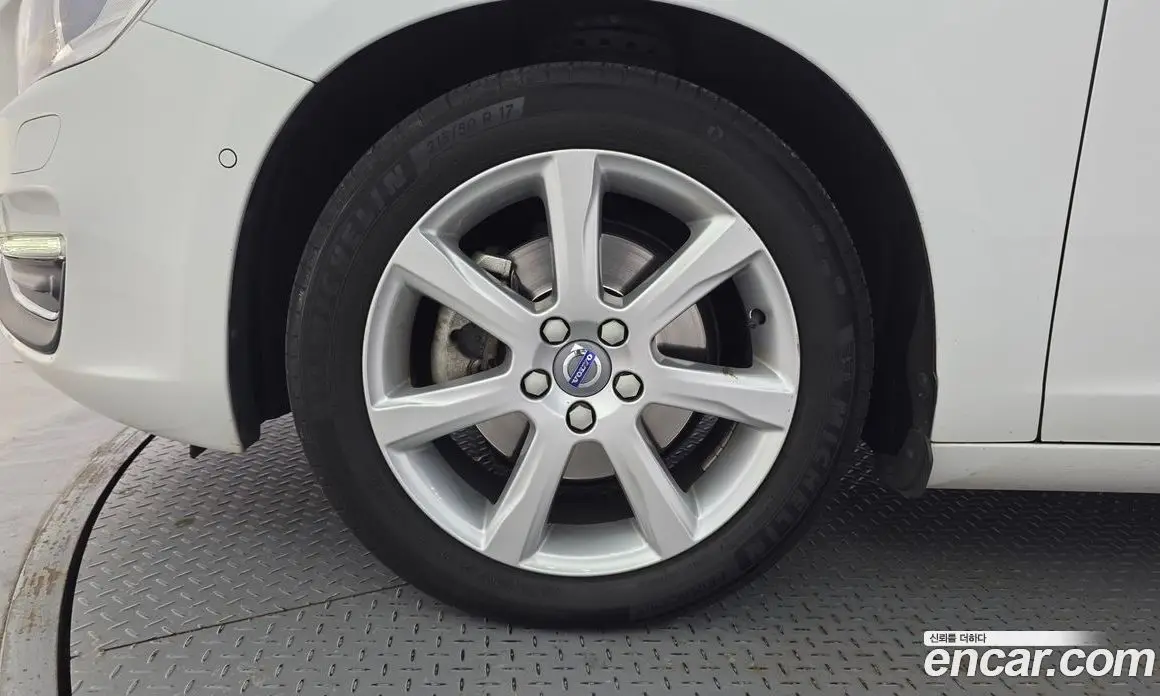 Volvo S60 2015 2.0 автомат (гидро), фото 5 Volvo S60 2015 2.0 автомат (гидро), фото 5