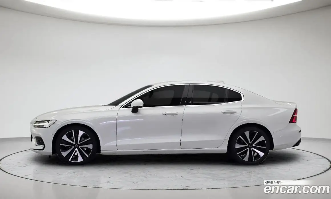 Volvo S60 2023 2.0 автомат (гидро), фото 2 Volvo S60 2023 2.0 автомат (гидро), фото 2
