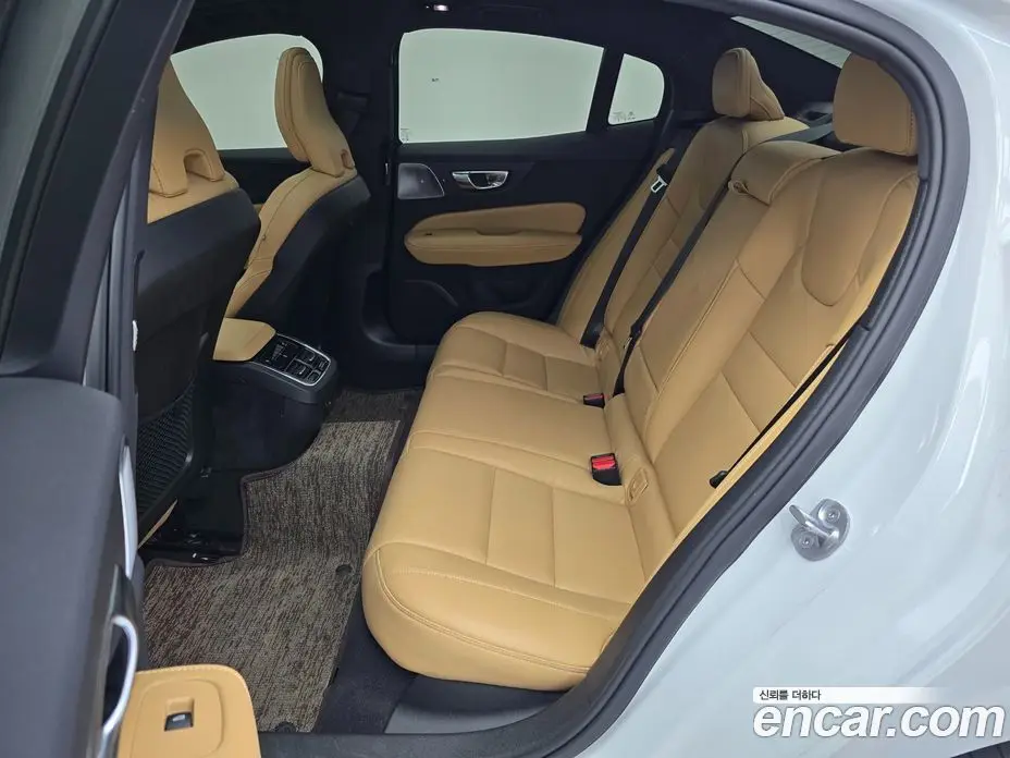 Volvo S60 2023 2.0 автомат (гидро), фото 12 Volvo S60 2023 2.0 автомат (гидро), фото 12