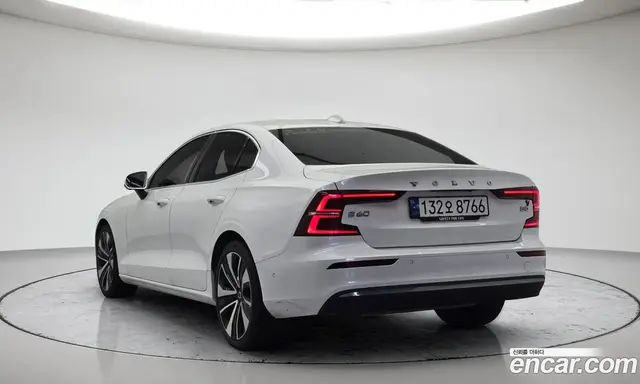 Volvo S60 2023 2.0 автомат (гидро), миниатюра 3 Volvo S60 2023 2.0 автомат (гидро), миниатюра 3