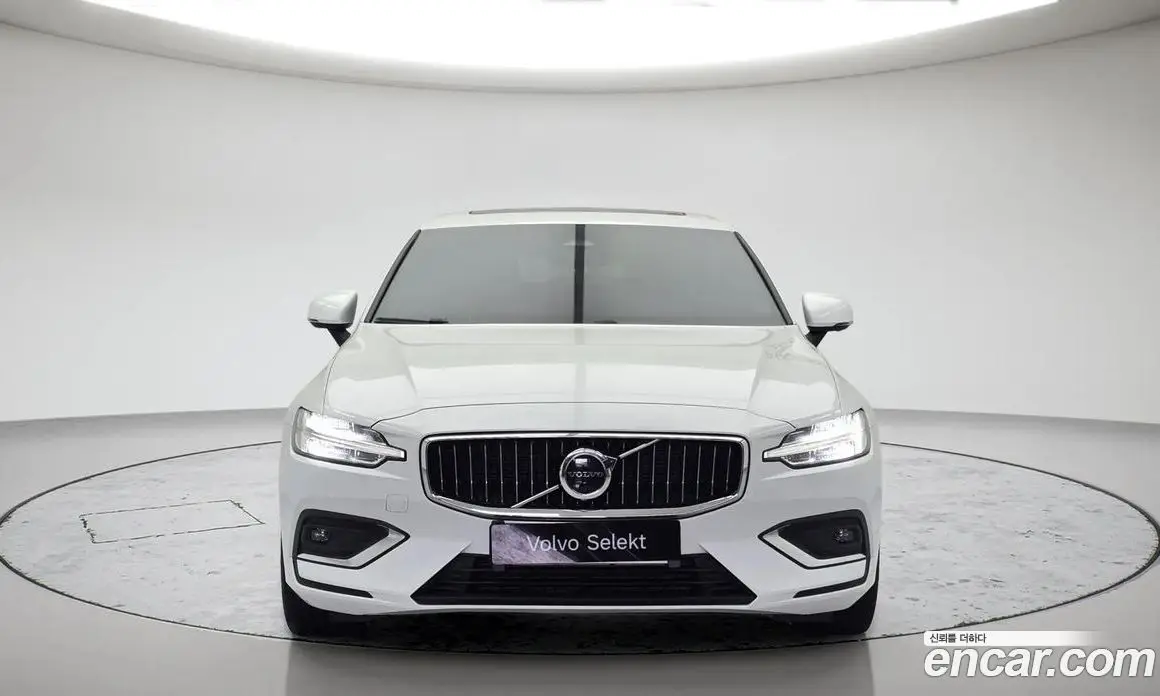 Volvo S60 2023 2.0 автомат (гидро), фото 4 Volvo S60 2023 2.0 автомат (гидро), фото 4