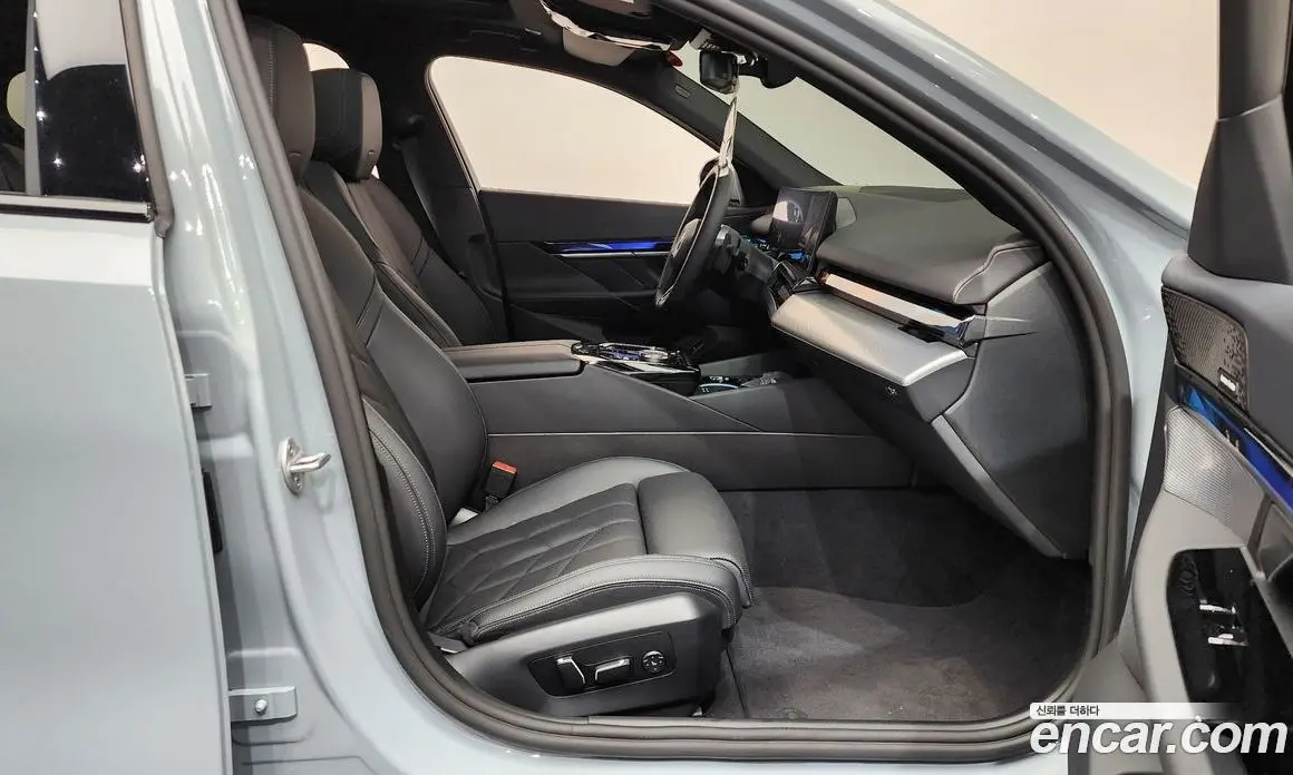 BMW 5 серия 2025 2.0 автомат (гидро), фото 15