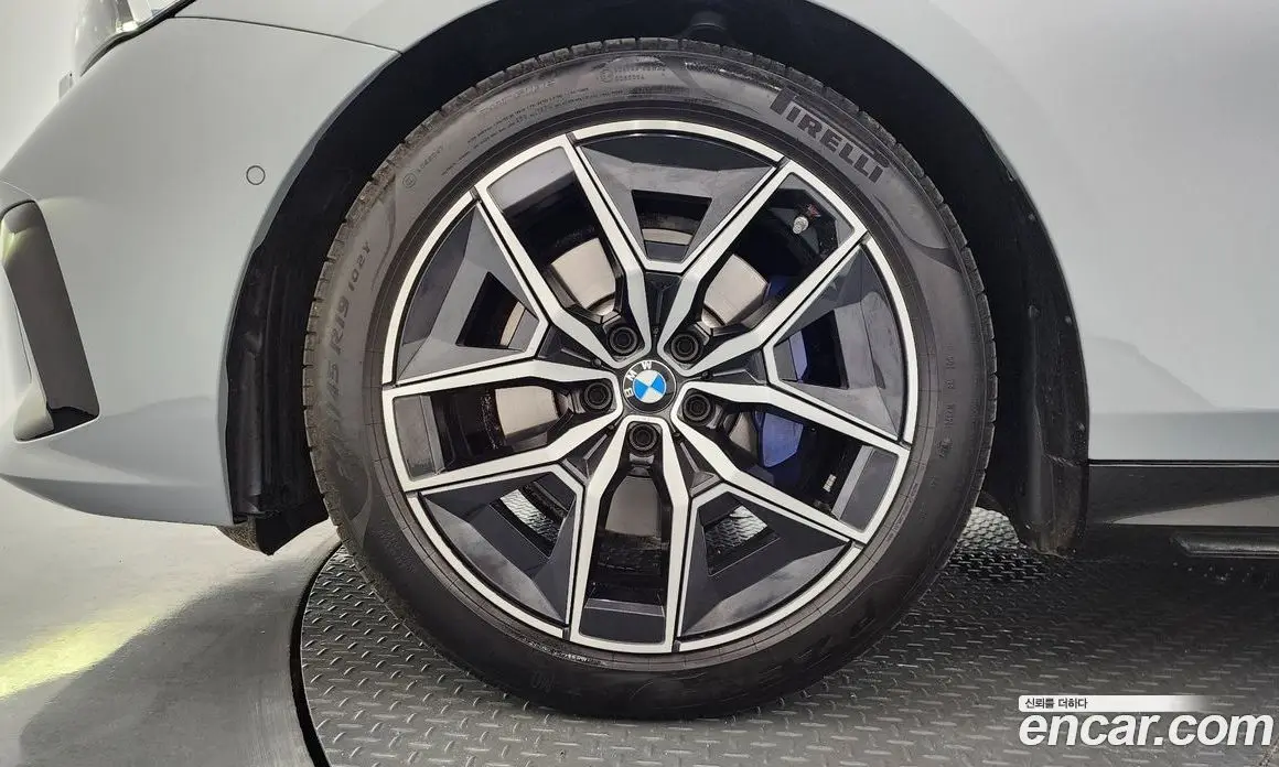 BMW 5 серия 2025 2.0 автомат (гидро), фото 4