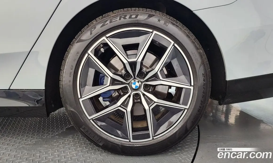 BMW 5 серия 2025 2.0 автомат (гидро), фото 6