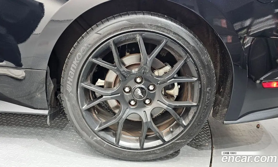 Ford Mustang 2021 2.3 автомат (гидро), фото 7