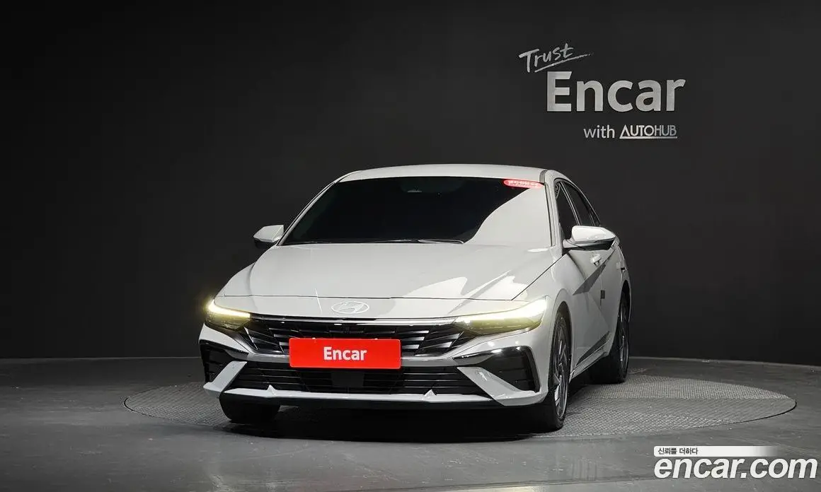 Hyundai Avante 2023 1.6 автомат (гидро), фото 2