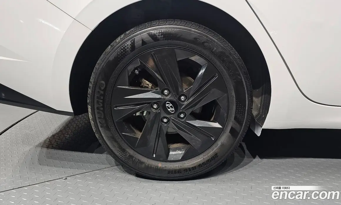 Hyundai Avante 2023 1.6 автомат (гидро), фото 5