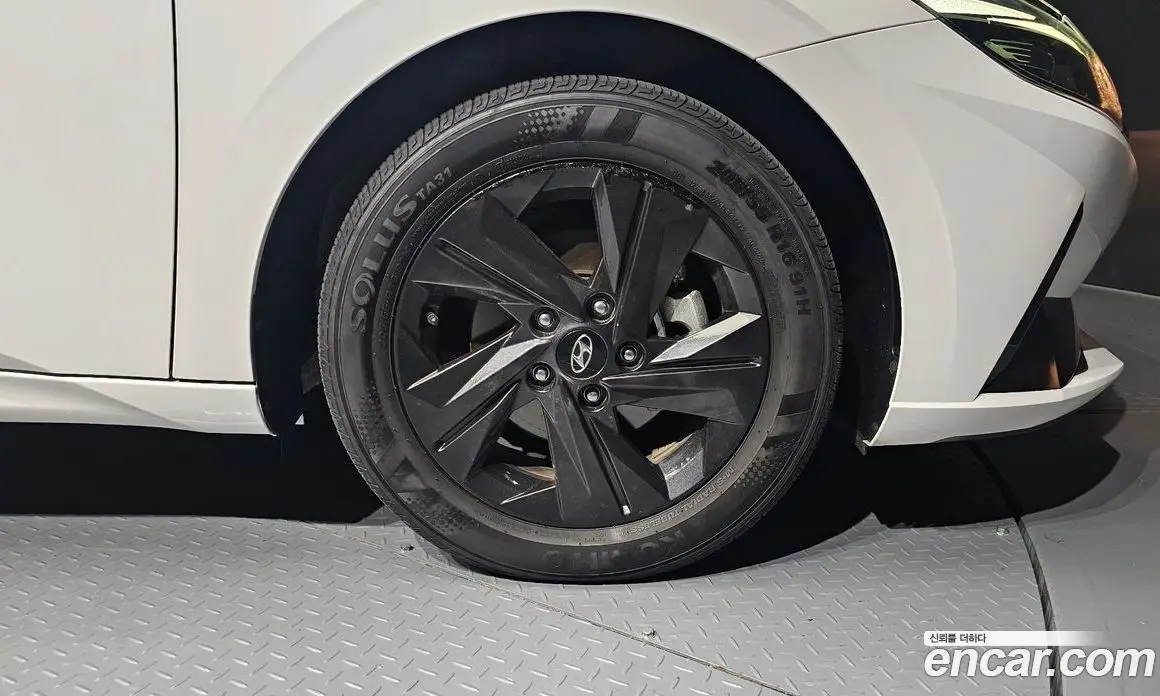 Hyundai Avante 2023 1.6 автомат (гидро), фото 7