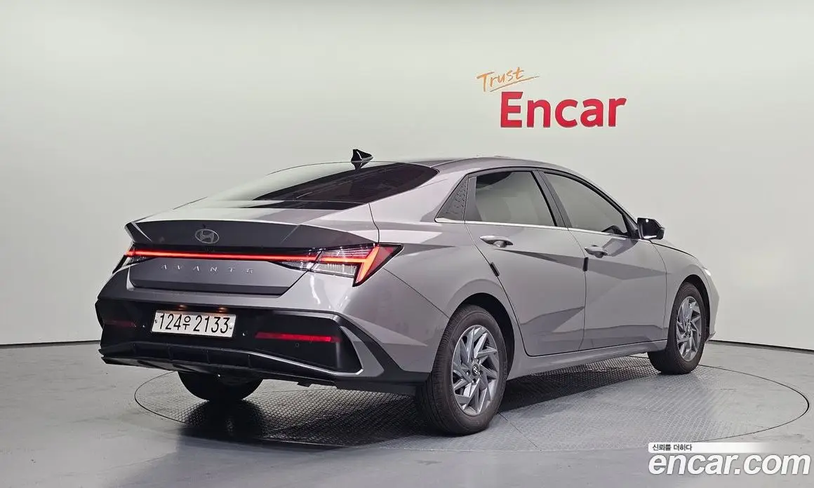 Hyundai Avante 2024 1.6 автомат (гидро), фото 2