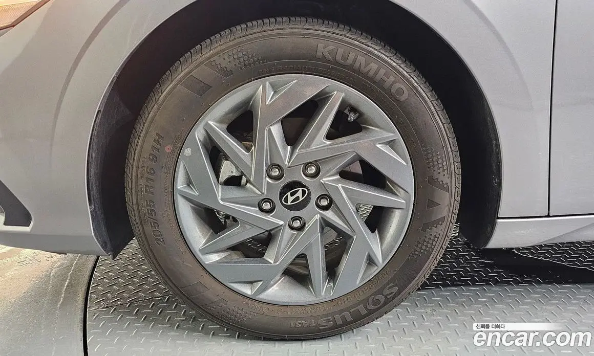Hyundai Avante 2024 1.6 автомат (гидро), фото 5