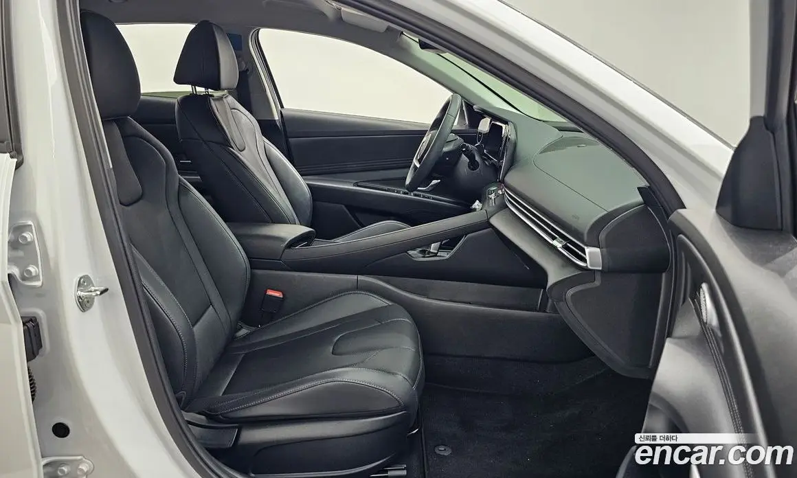 Hyundai Avante 2024 1.6 автомат (гидро), фото 11