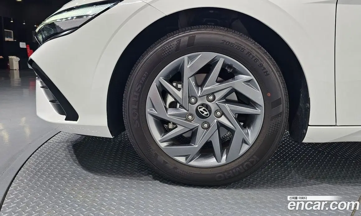 Hyundai Avante 2024 1.6 автомат (гидро), фото 5