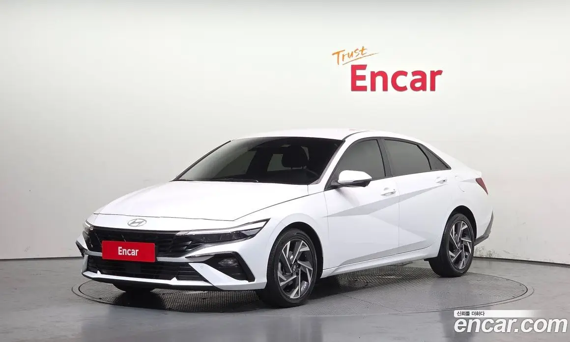 Hyundai Avante 2024 1.6 автомат (гидро), фото 1