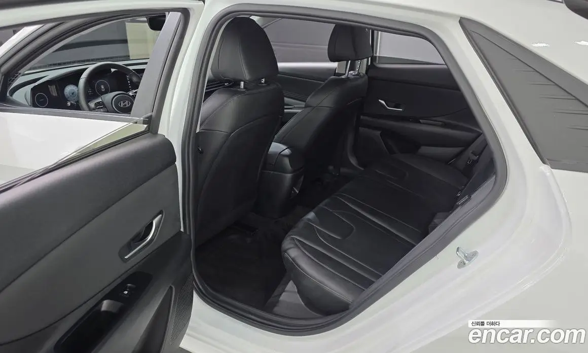 Hyundai Avante 2024 1.6 автомат (гидро), фото 11