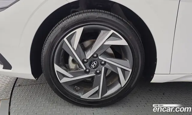 Hyundai Avante 2024 1.6 автомат (гидро), миниатюра 5