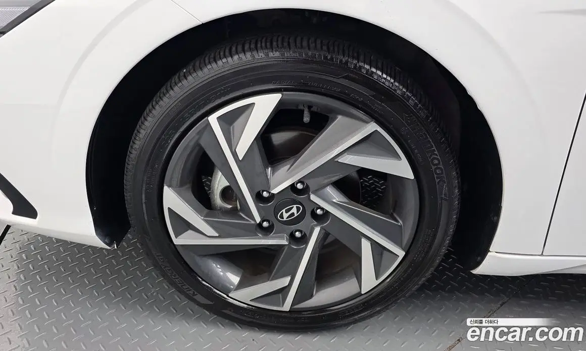 Hyundai Avante 2024 1.6 автомат (гидро), фото 5