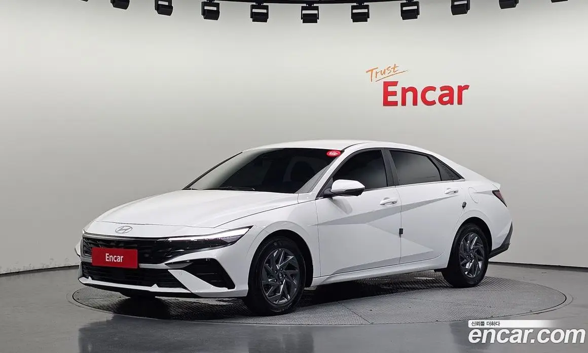 Hyundai Avante 2025 1.6 автомат (гидро), фото 1