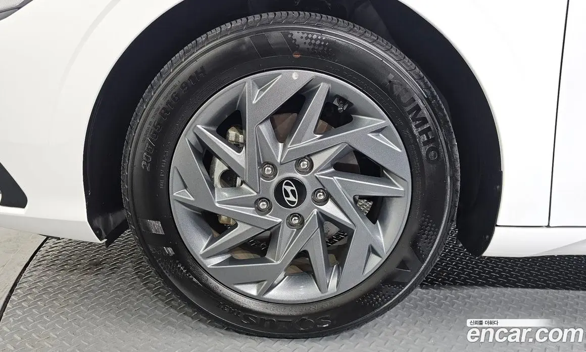 Hyundai Avante 2025 1.6 автомат (гидро), фото 5