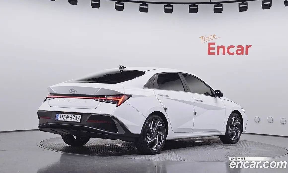 Hyundai Avante 2025 1.6 автомат (гидро), фото 2