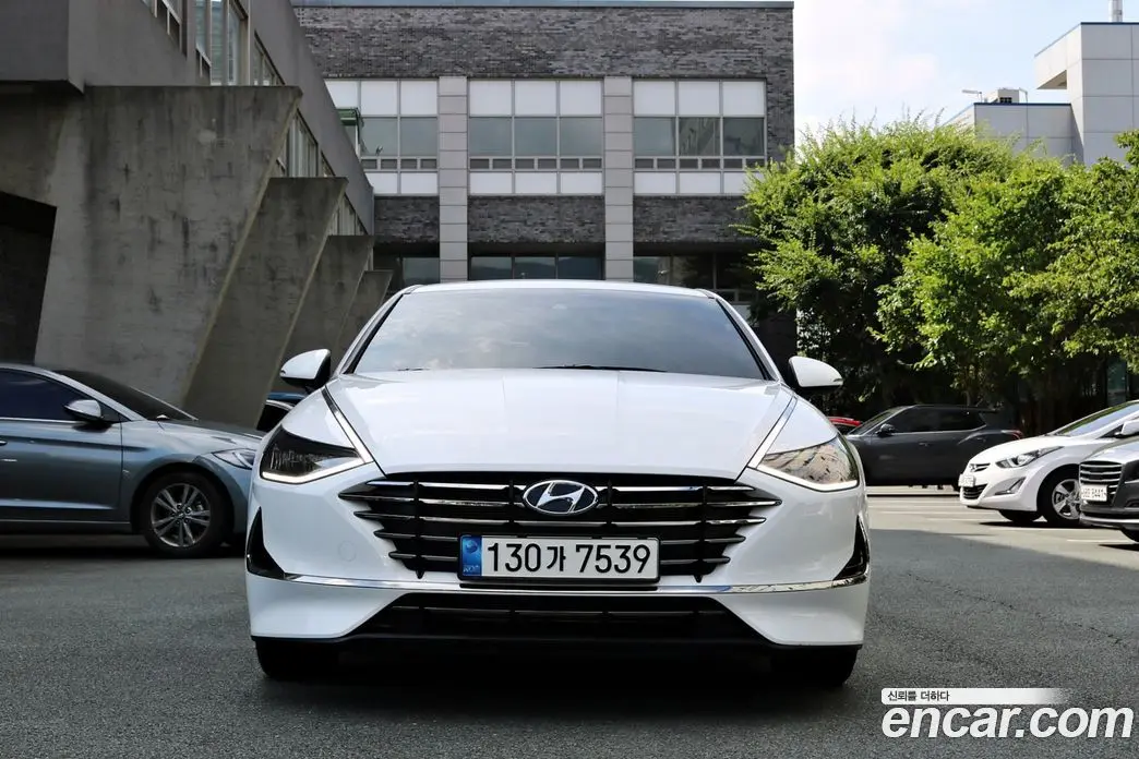 Hyundai Sonata 2022 2.0 автомат (гидро), фото 2