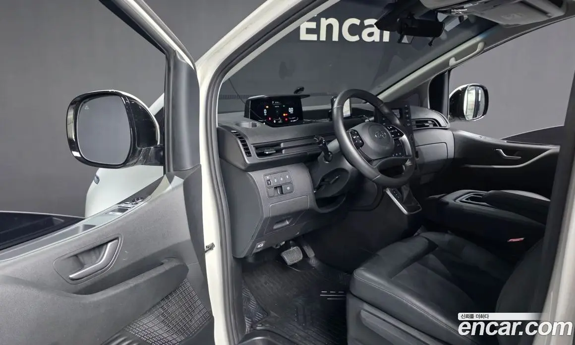Hyundai Staria 2021 2.2 автомат (гидро), фото 13