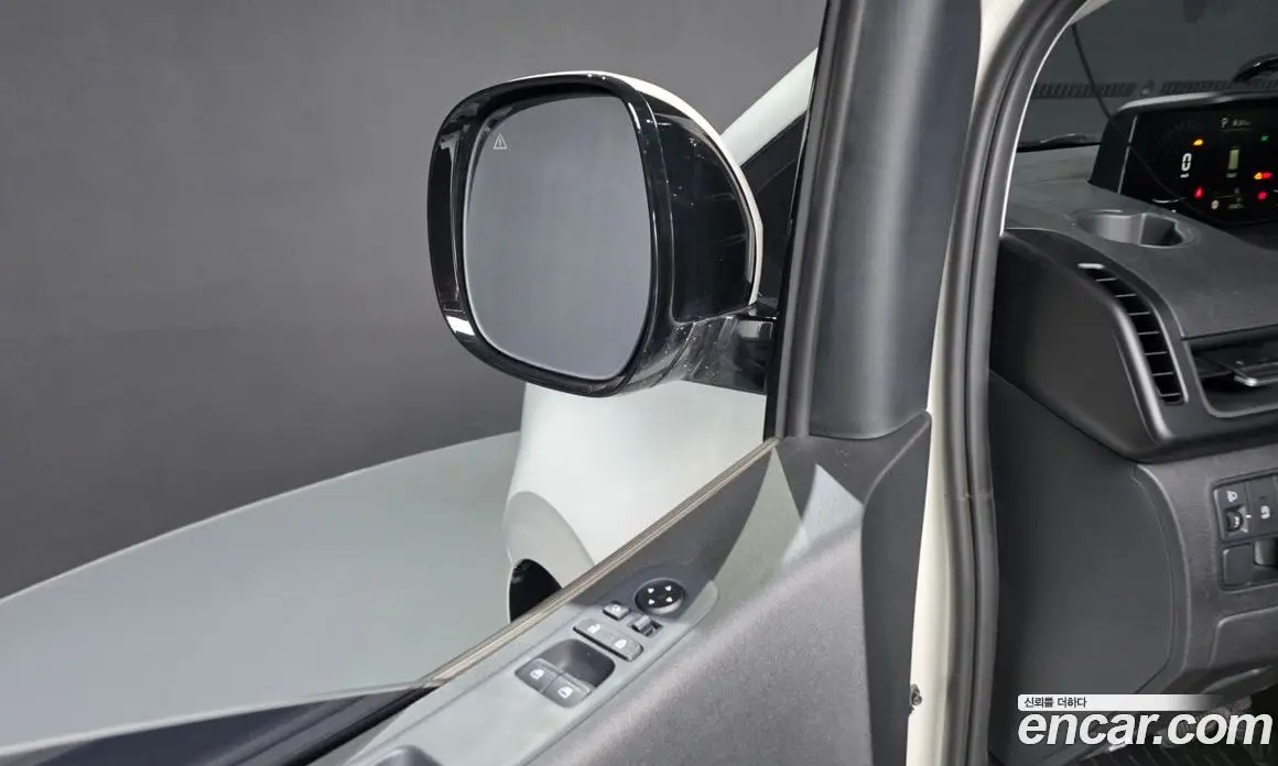 Hyundai Staria 2021 2.2 автомат (гидро), фото 16