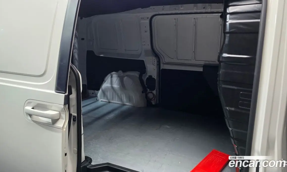 Hyundai Staria 2021 2.2 автомат (гидро), фото 18