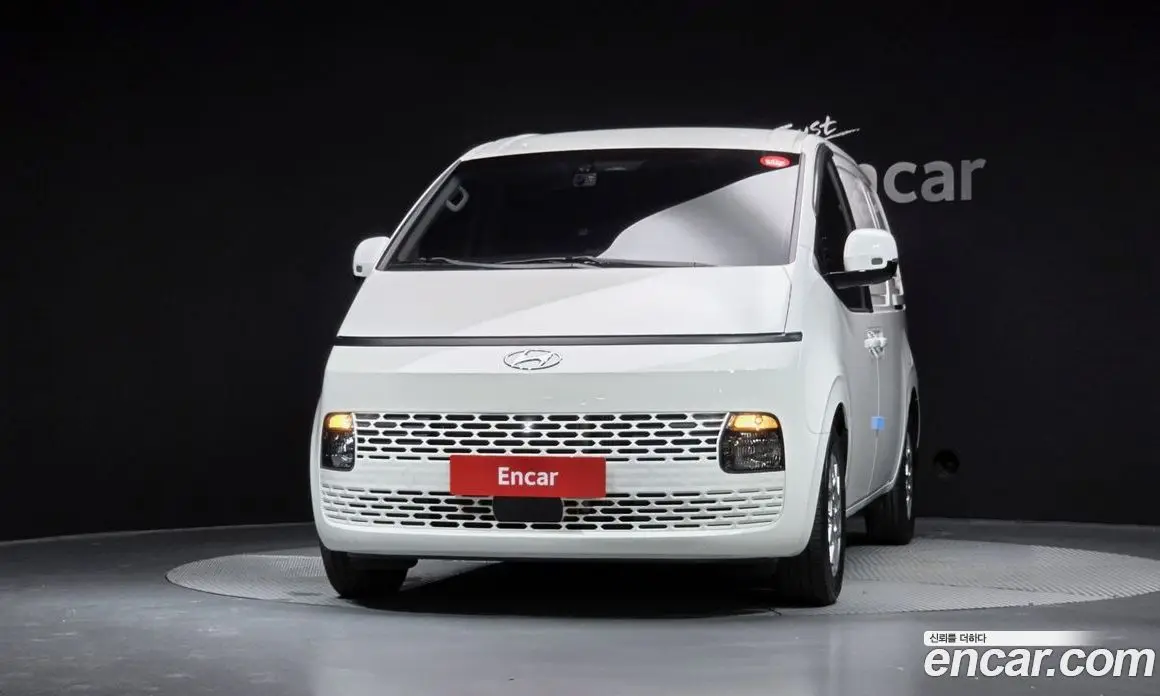 Hyundai Staria 2021 2.2 автомат (гидро), фото 3