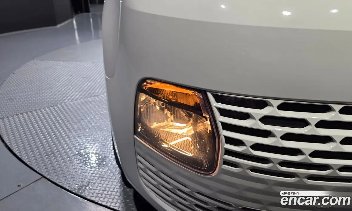 Hyundai Staria 2021 2.2 автомат (гидро), фото 8